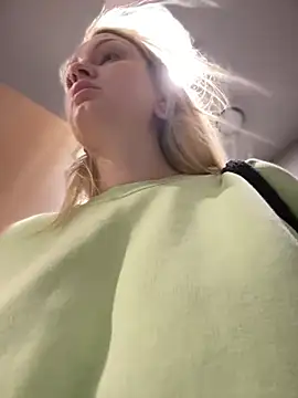 Teya moon  online show from December 20, 2024, 12:27 pm