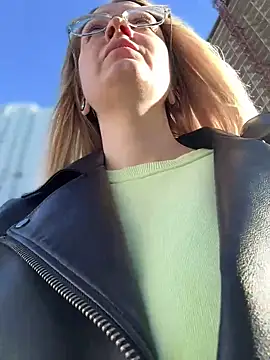 Teya moon  online show from January 8, 2025, 11:10 am