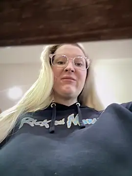 Teya moon  online show from January 10, 2025, 11:00 am