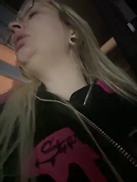 Teya moon  online show from February 27, 2025, 9:58 pm