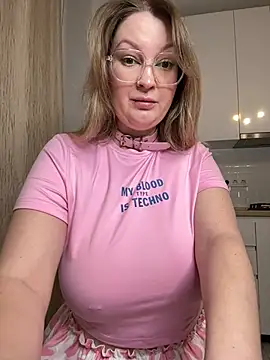 Teya moon  online show from February 23, 2026, 4:26 pm