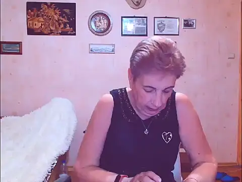 Snapshot of Victoria5643 chatting on April 1, 2026, 6:27 pm Victoria5643 online show from April 1, 2026, 6:27 pm