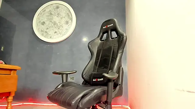 Snapshot of Bryan_Bronx chatting on January 16, 2025, 11:27 pm Bryan Bronx online show from January 16, 2025, 11:27 pm