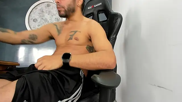 Snapshot of Bryan_Bronx chatting on February 6, 2025, 2:37 pm Bryan Bronx online show from February 6, 2025, 2:37 pm