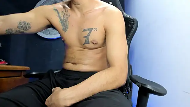 Snapshot of Bryan_Bronx chatting on February 16, 2025, 3:15 am Bryan Bronx online show from February 16, 2025, 3:15 am