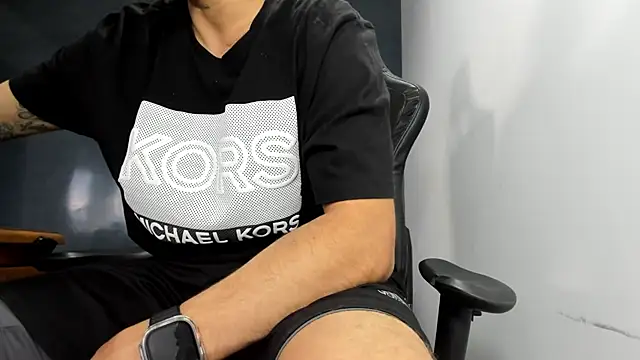 Snapshot of Bryan_Bronx chatting on February 26, 2025, 10:31 pm Bryan Bronx online show from February 26, 2025, 10:31 pm