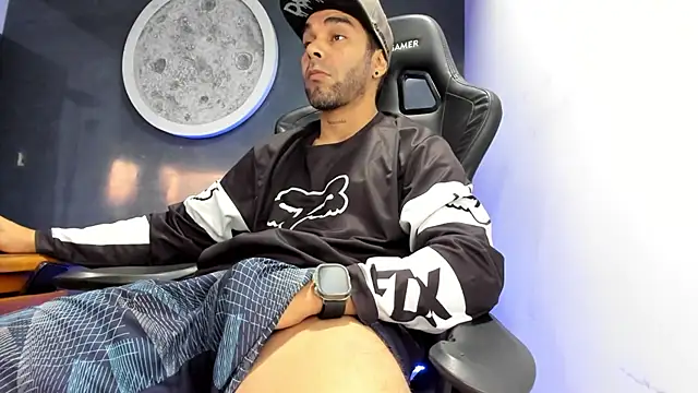 Snapshot of Bryan_Bronx chatting on March 12, 2025, 11:22 pm Bryan Bronx online show from March 12, 2025, 11:22 pm