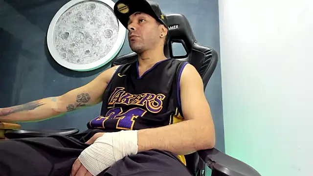 Snapshot of Bryan_Bronx chatting on March 17, 2025, 11:11 pm Bryan Bronx online show from March 17, 2025, 11:11 pm