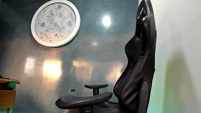 Snapshot of Bryan_Bronx chatting on March 18, 2025, 10:58 pm Bryan Bronx online show from March 18, 2025, 10:58 pm