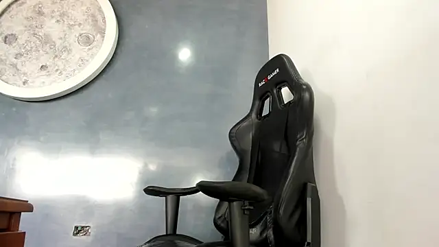 Snapshot of Bryan_Bronx chatting on September 17, 2025, 1:24 pm Bryan Bronx online show from September 17, 2025, 1:24 pm