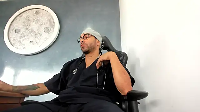 Snapshot of Bryan_Bronx chatting on October 7, 2025, 2:47 pm Bryan Bronx online show from October 7, 2025, 2:47 pm