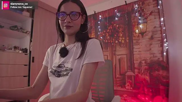 DanyNova Co online show from November 9, 2025, 9:13 pm