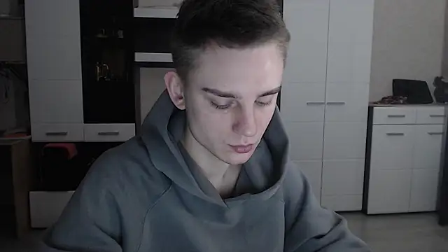 angryzan online show from February 6, 2025, 4:10 am