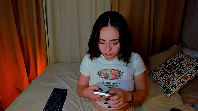 Snapshot of SofiMeza chatting on February 21, 2025, 3:10 pm SofiMeza online show from February 21, 2025, 3:10 pm