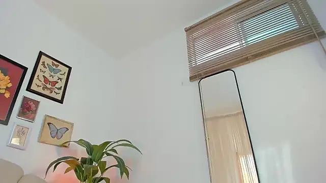 Snapshot of SofiMeza chatting on July 16, 2026, 12:22 pm SofiMeza online show from July 16, 2026, 12:22 pm