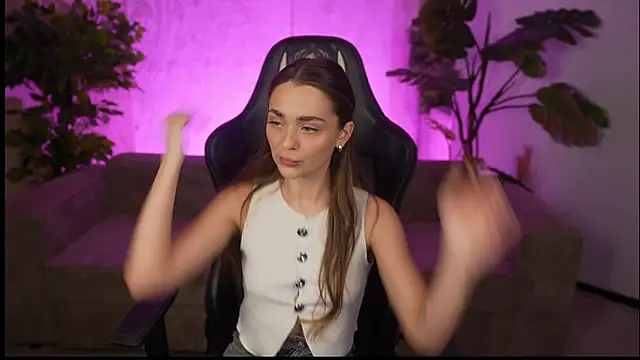 Lana Pulse online show from April 4, 2026, 10:29 pm