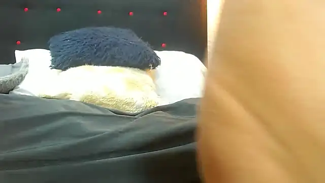 Snapshot of hairy_pussywet chatting on December 15, 2024, 1:24 am hairy pussywet online show from December 15, 2024, 1:24 am