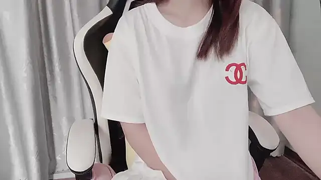 Snapshot of _Ely_ chatting on March 21, 2025, 3:22 am Ely online show from March 21, 2025, 3:22 am