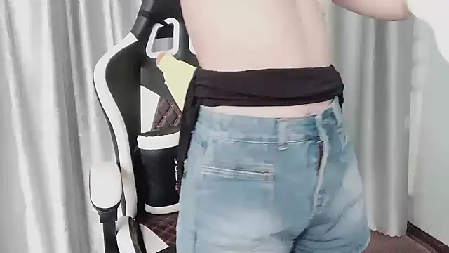 Snapshot of _Ely_ chatting on March 22, 2025, 8:29 am Ely online show from March 22, 2025, 8:29 am