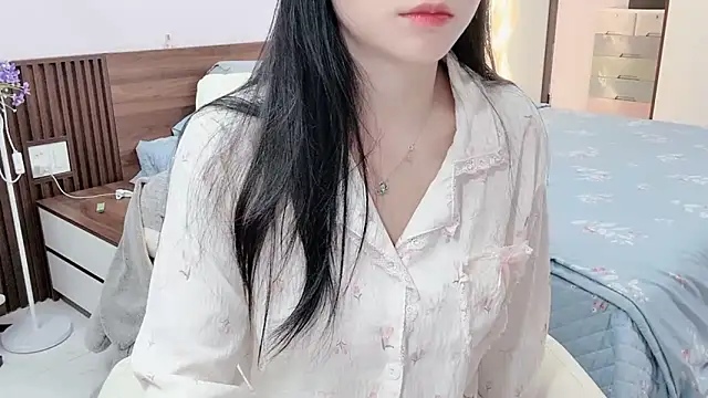 Snapshot of _Ely_ chatting on November 19, 2025, 3:39 am Ely online show from November 19, 2025, 3:39 am