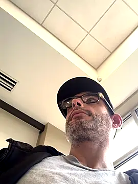 Snapshot of hailzeffn chatting on September 23, 2025, 1:25 pm hailzeffn online show from September 23, 2025, 1:25 pm