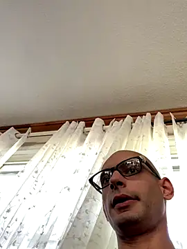 Snapshot of hailzeffn chatting on September 28, 2025, 3:17 pm hailzeffn online show from September 28, 2025, 3:17 pm