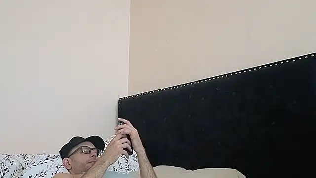 Snapshot of hailzeffn chatting on October 3, 2025, 5:10 pm hailzeffn online show from October 3, 2025, 5:10 pm