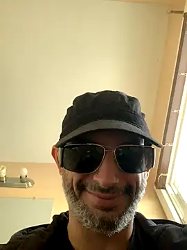 Snapshot of hailzeffn chatting on October 17, 2025, 3:25 pm hailzeffn online show from October 17, 2025, 3:25 pm