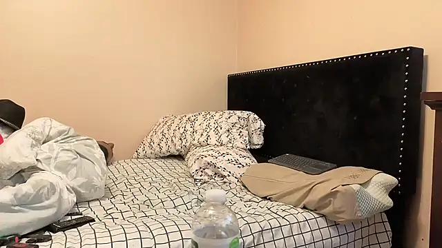 Snapshot of hailzeffn chatting on October 22, 2025, 7:13 pm hailzeffn online show from October 22, 2025, 7:13 pm