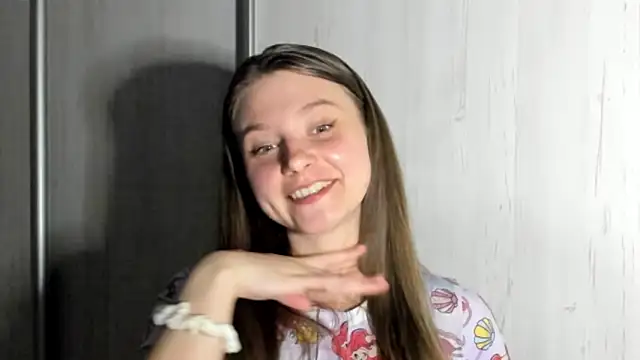 Snapshot of zarabloempje chatting on March 21, 2026, 5:05 pm zarabloempje online show from March 21, 2026, 5:05 pm