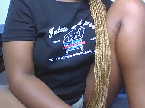 prettynina online show from November 3, 2025, 8:43 pm