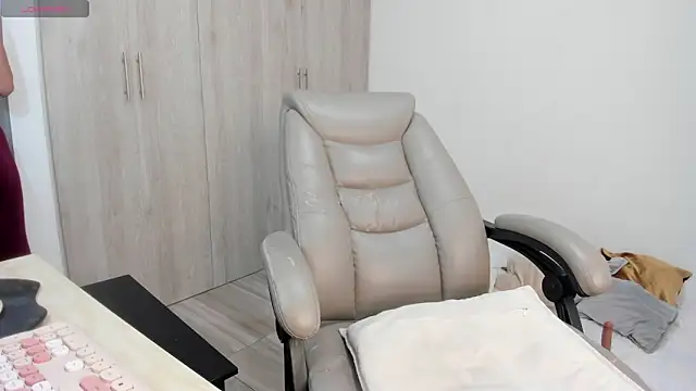 Snapshot of _miamadison chatting on June 20, 2026, 10:34 pm miamadison online show from June 20, 2026, 10:34 pm