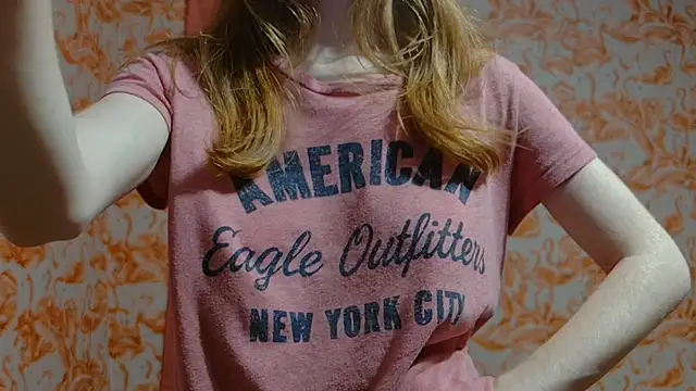 Snapshot of strawberrysmoothie chatting on December 12, 2024, 4:37 am strawberrysmoothie online show from December 12, 2024, 4:37 am