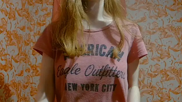 strawberrysmoothie online show from December 14, 2024, 6:02 am