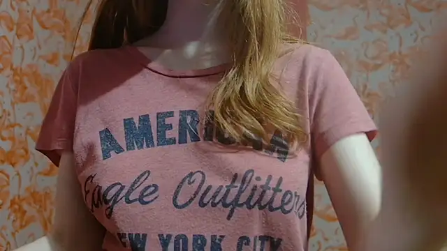 Snapshot of strawberrysmoothie chatting on December 17, 2024, 6:02 am strawberrysmoothie online show from December 17, 2024, 6:02 am