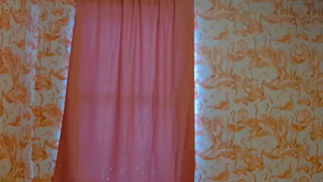 Snapshot of strawberrysmoothie chatting on January 3, 2025, 7:07 pm strawberrysmoothie online show from January 3, 2025, 7:07 pm