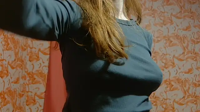 Snapshot of strawberrysmoothie chatting on January 4, 2025, 11:27 pm strawberrysmoothie online show from January 4, 2025, 11:27 pm