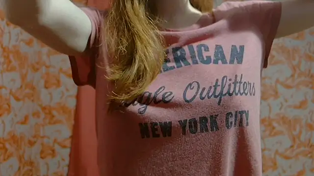 Snapshot of strawberrysmoothie chatting on January 19, 2025, 1:21 am strawberrysmoothie online show from January 19, 2025, 1:21 am