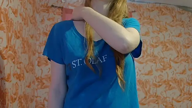 Snapshot of strawberrysmoothie chatting on October 12, 2025, 7:35 pm strawberrysmoothie online show from October 12, 2025, 7:35 pm