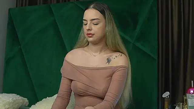 Snapshot of ScarletColes chatting on November 21, 2025, 11:36 pm ScarletColes online show from November 21, 2025, 11:36 pm