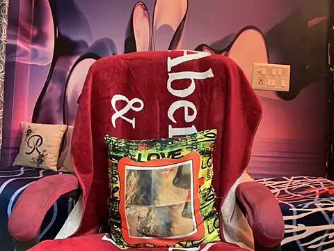 Royal girl 1 online show from February 20, 2025, 8:03 pm