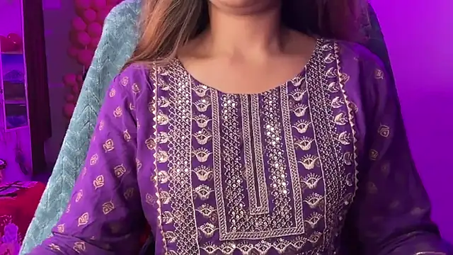 Royal girl 1 online show from February 14, 2026, 5:10 pm