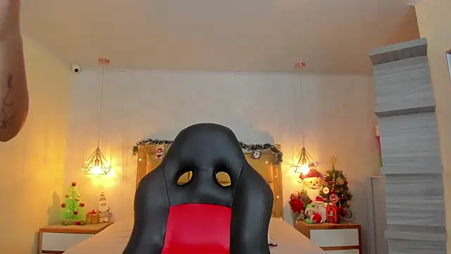 LARSONMIA online show from December 20, 2025, 12:34 pm