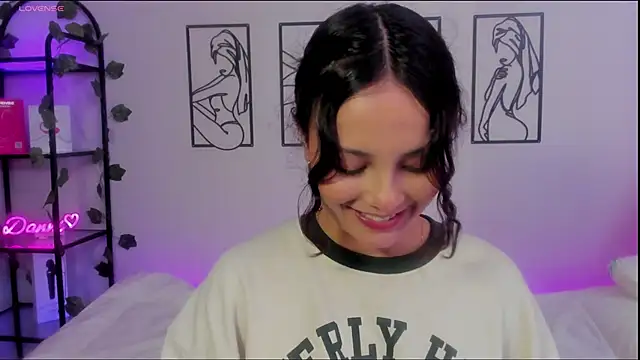 Snapshot of Megan_Rodrigo chatting on February 3, 2025, 7:21 pm Megan Rodrigo online show from February 3, 2025, 7:21 pm