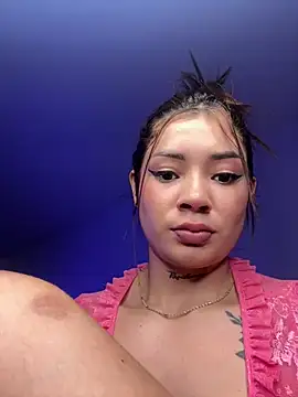 Snapshot of Roxanne_08 chatting on March 4, 2025, 9:29 am Roxanne 08 online show from March 4, 2025, 9:29 am