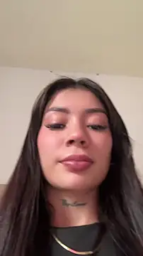Roxanne 08 online show from May 4, 2026, 3:41 pm