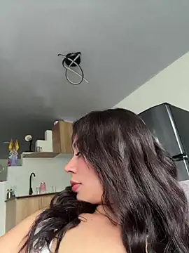 Roxanne 08 online show from June 25, 2026, 5:28 pm