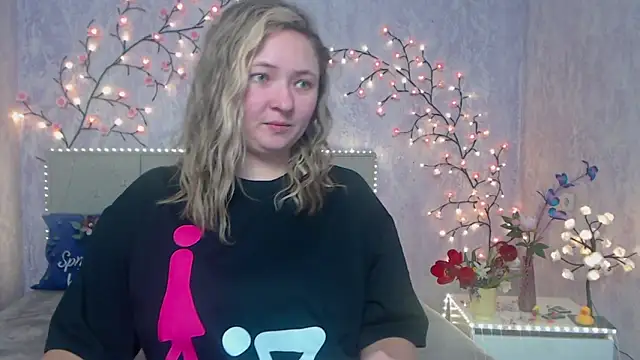 Snapshot of SallyVerda chatting on May 3, 2026, 7:20 pm SallyVerda online show from May 3, 2026, 7:20 pm