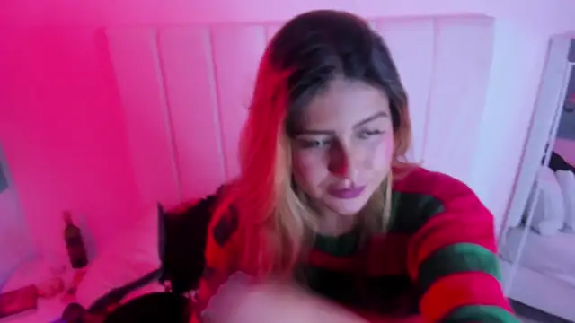 Amber Martins  online show from October 21, 2025, 1:34 pm