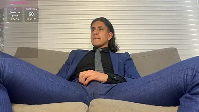 Snapshot of Tom_blunt96 chatting on January 20, 2025, 5:27 pm Tom blunt96 online show from January 20, 2025, 5:27 pm